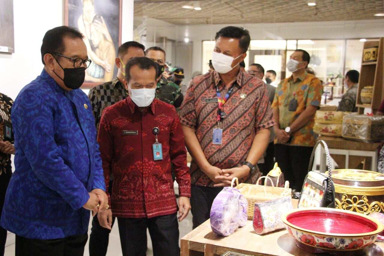 podiumnews.com-Cok Ace Buka Pemutaran Film dan Pameran Kreativitas Warga Binaan